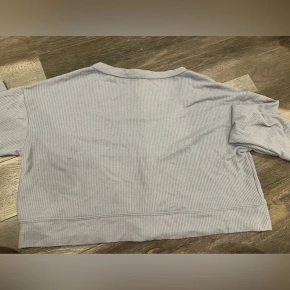 Buttoned Cropped Sweater - Picture 3 of 3